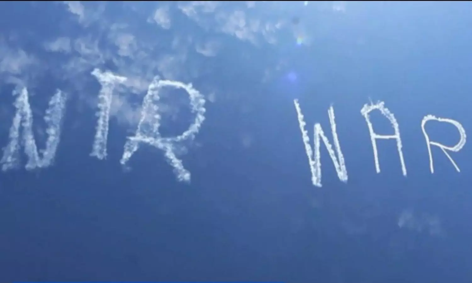 వార్ 2.. ఎన్టీఆర్ ఫ్యాన్స్ డ్యూటీ ఎక్కేశారుగా..! వార్ 2.. ఎన్టీఆర్ ఫ్యాన్స్ డ్యూటీ ఎక్కేశారుగా..!