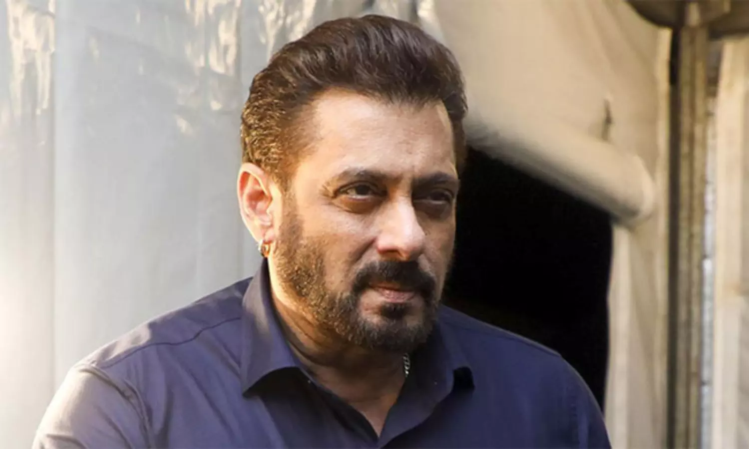 బాల్క‌నీకి బుల్లెట్ ప్రూఫ్‌.. జ‌వాబివ్వ‌లేక‌ దొరికిపోయిన స‌ల్మాన్