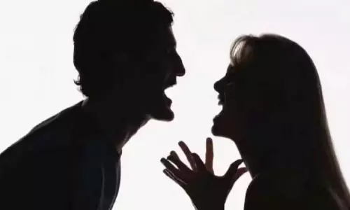 భర్త నాలుకను కొరికి నమిలి మింగేసిన భార్య