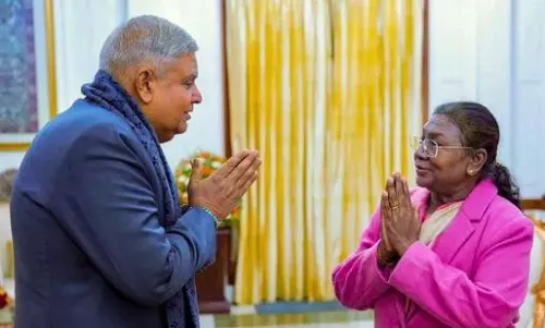 అపాయింట్ మెంట్ తీసుకోకుండా వెళ్లి రాష్ట్రపతి చేతికి రాజీనామా లేఖ