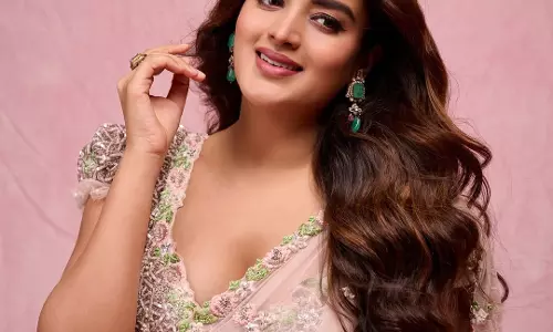 Nidhhi Agerwal Radiates Elegance in a Floral Embellished Pink Saree