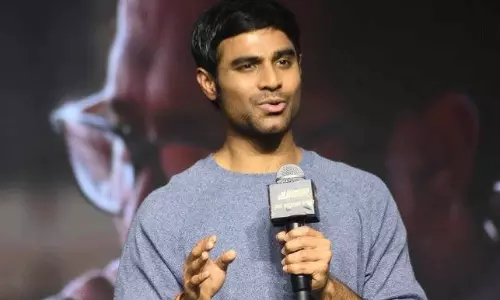 సంస్కారంతో  న‌మ‌స్క‌రిస్తే యాక్టింగ్ అంటారా?