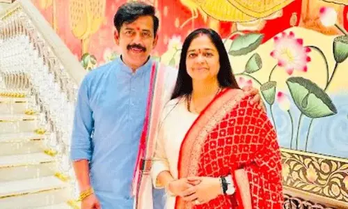 బెడ్ మీద భార్య కాళ్లకు భ‌ర్త న‌మ‌స్కారం!