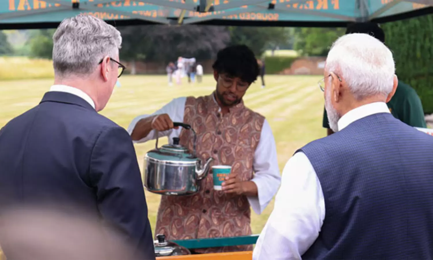 మోదీని బ్రిటన్‌లోనూ వదలని ‘గుజరాతీ చాయ్‌’ బంధం..