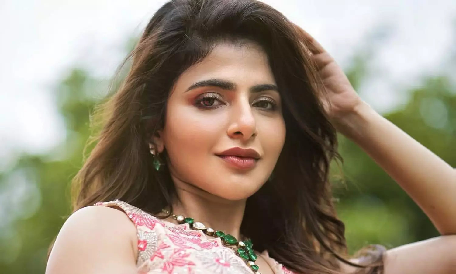 ఐశ్వర్య మీనన్.. హీటెక్కించే లుక్స్ తో స్టన్నింగ్ స్టిల్స్! ఐశ్వర్య మీనన్.. హీటెక్కించే లుక్స్ తో స్టన్నింగ్ స్టిల్స్!