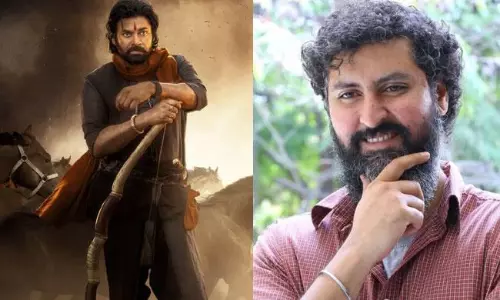 హరిహరలో పవన్ పక్కనున్న పొడుగు వ్యక్తి ఎవరంటే?