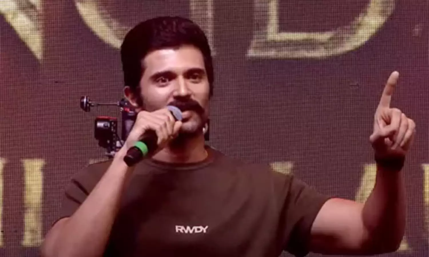 పోయి టాప్‌లో కూచుంటా.. రౌడీ కొండ శ‌ప‌థం