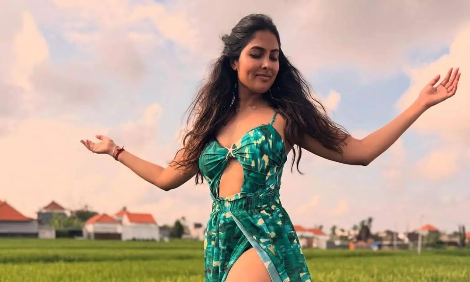 బికినీ కంటే ఘాటుగా దివి స్టన్నింగ్ లుక్! బికినీ కంటే ఘాటుగా దివి స్టన్నింగ్ లుక్!