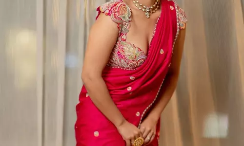 Kavya Thapar Sets Ethnic Goals in Fiery Saree