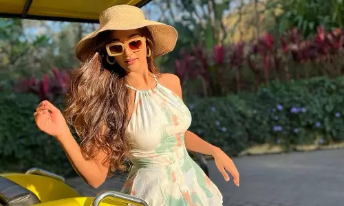 Mukti Mohan Enjoys a Sunny Day Out in Style