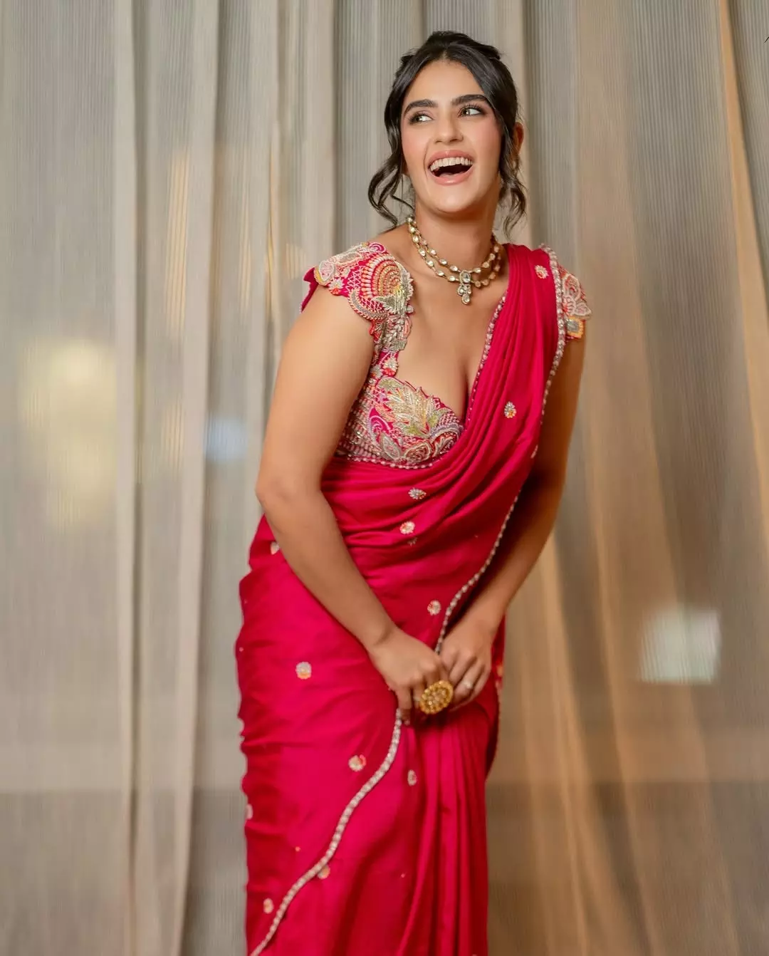 Kavya Thapar Sets Ethnic Goals in Fiery Saree