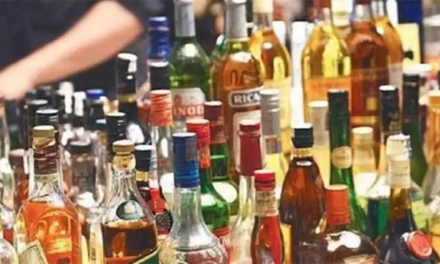 లిక్కర్ స్కాం : మాజీ సీఎం జగన్ కంపెనీలో సిట్ సోదాలు