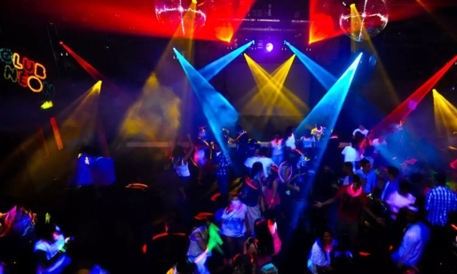 హైదరాబాద్‌లో రేవ్ పార్టీ భగ్నం.. చిక్కిన 11 మంది