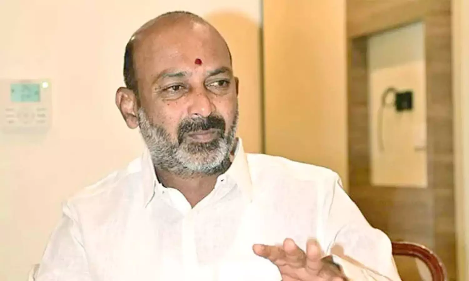 కేటీఆర్ చ‌ర్చ‌కు రావాలి.. ప్లేస్ డిసైడ్ చేస్తా:  బండి