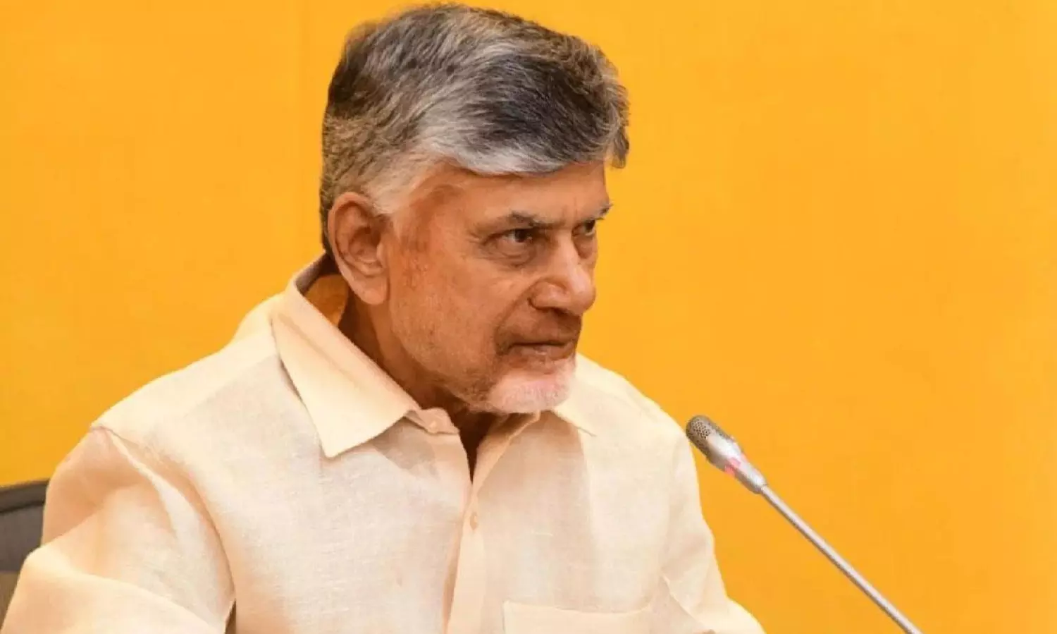 బాబు సింగపూర్ లో...సీఎం గా స్టీరింగ్ తిప్పుతోంది ఆయనే !