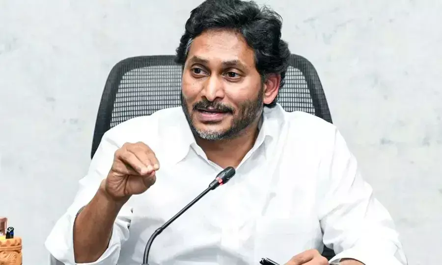 వైసీపీకి బూస్ట్ ఇవ్వనున్న జగన్...ఆ రెండు పార్టీలు టార్గెట్ !