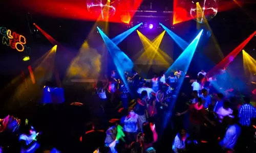 హైదరాబాద్‌లో రేవ్ పార్టీ భగ్నం.. చిక్కిన 11 మంది