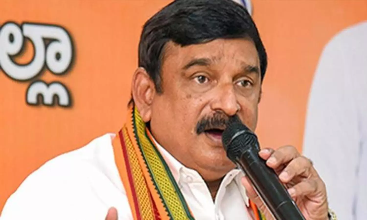 సన్యాసం బెటర్ అంటున్న రాజు గారు సన్యాసం బెటర్ అంటున్న రాజు గారు