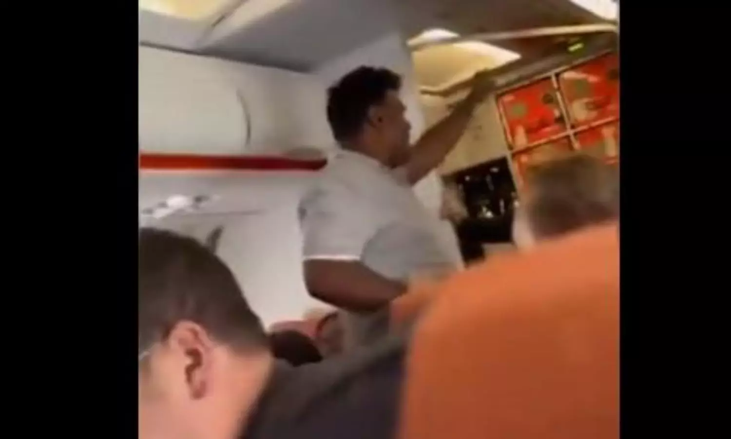 నా దగ్గర బాంబు ఉంది.. విమానాన్ని పేల్చేస్తా.. గాల్లో ప్రయాణికుడి హల్ చల్!