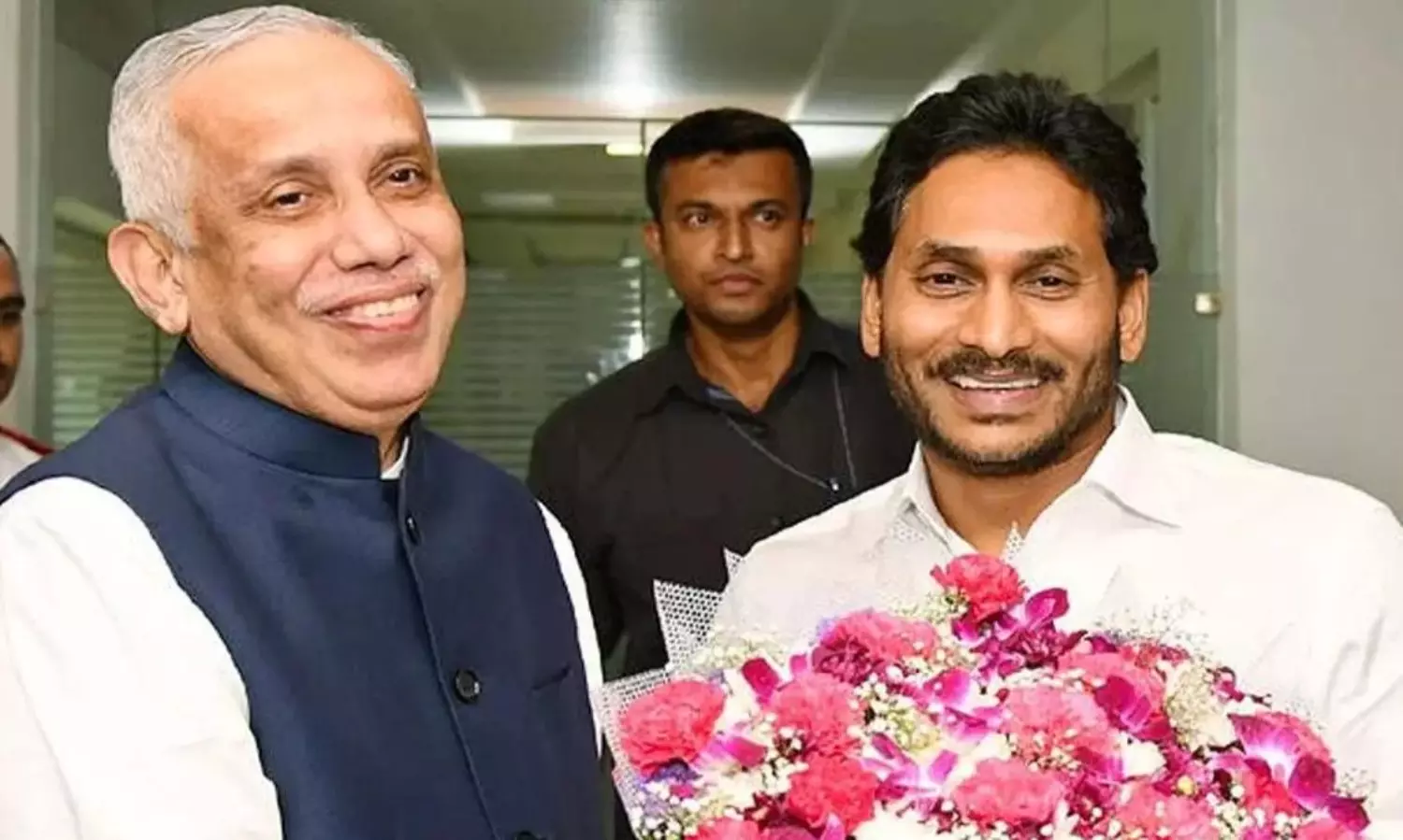 జగన్ దూకుడు.. గవర్నర్ తో కీలక భేటీ, ఎందుకంటే..?