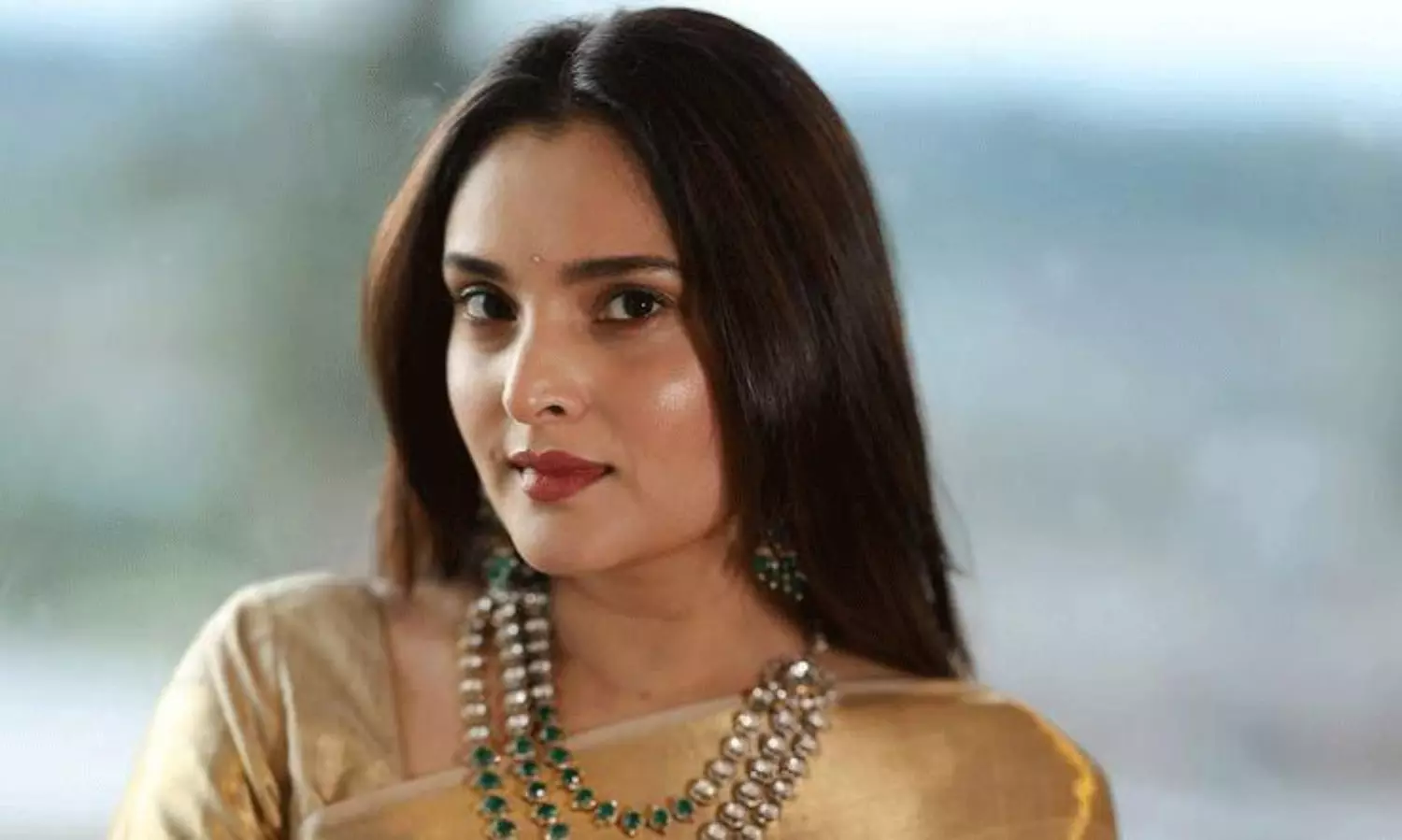 అత్యాచారం చేసి చంపేస్తామని నటికి బెదిరింపులు! అత్యాచారం చేసి చంపేస్తామని నటికి బెదిరింపులు!