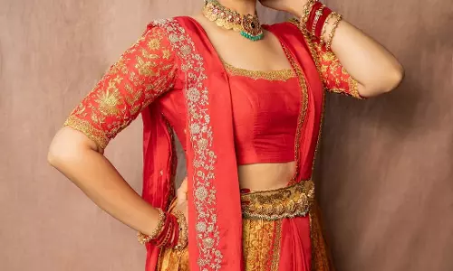 Telugu Anchor Sreemukhi Shines at Bonala Jathara Festive Special