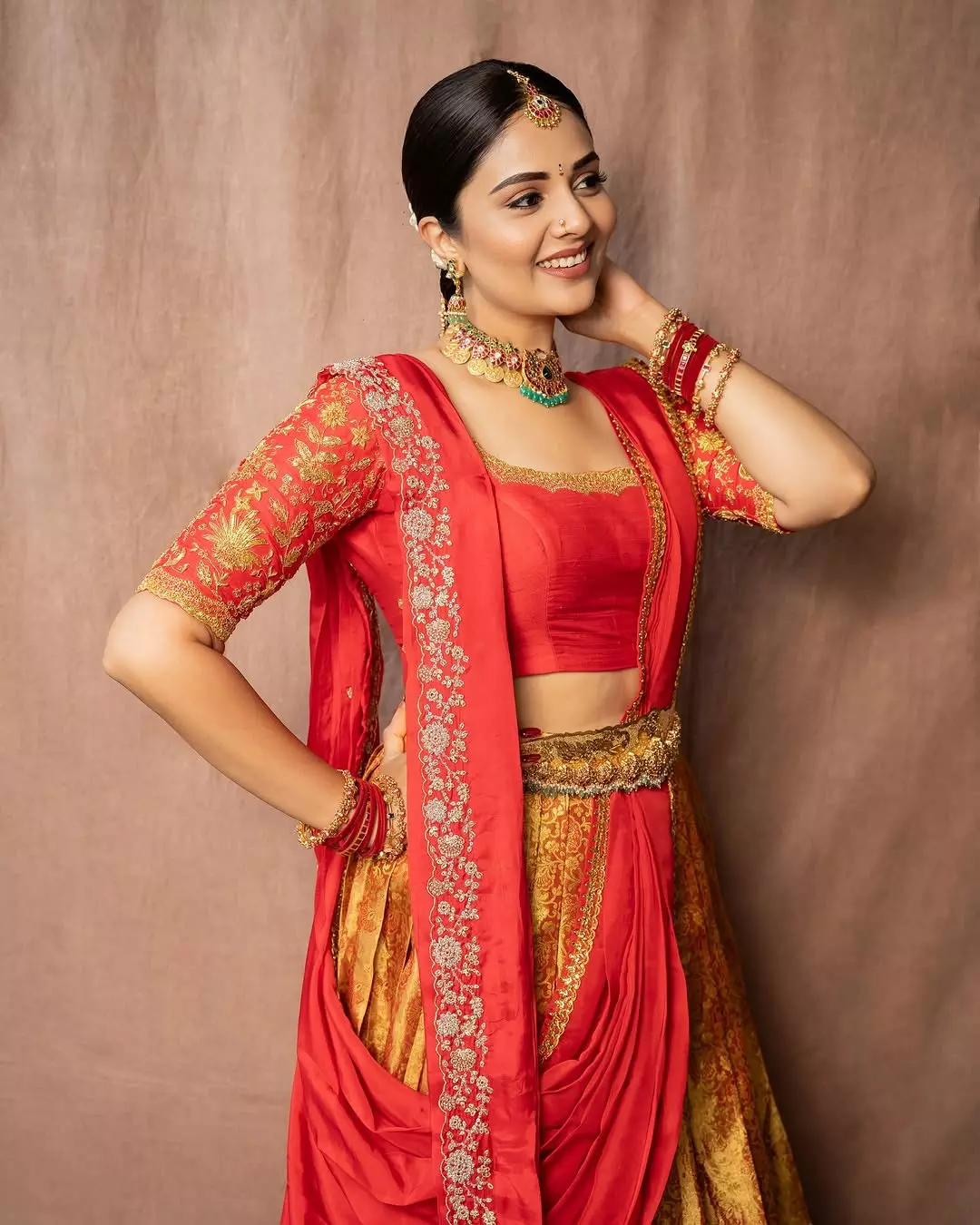 Telugu Anchor Sreemukhi Shines at Bonala Jathara Festive Special