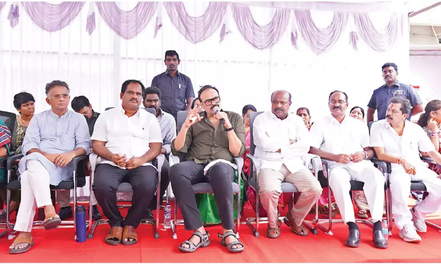 ఉత్త‌రాంధ్ర‌ను నాగ‌బాబు కు ఇచ్చేశారా ..!