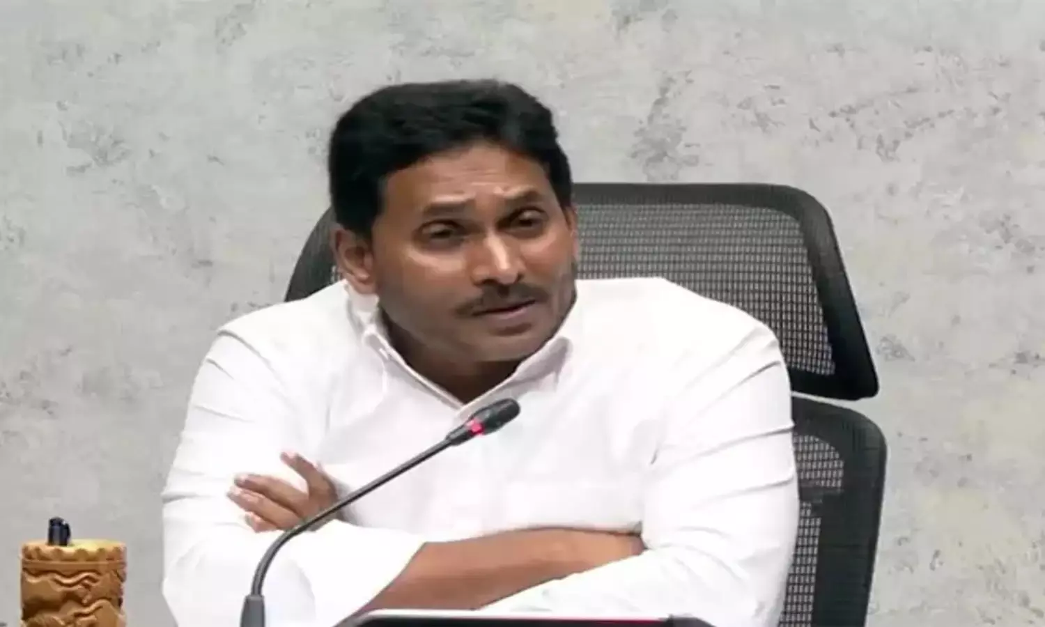 టీడీపీ రెడ్ బుక్ కి కౌంటర్ గా వైసీపీ యాప్!