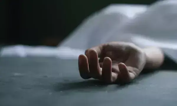 ప్రాణం తీసిన ఫ్రిజ్ హ్యాండిల్.. కరెంట్ షాక్ తో మహిళ మృతి