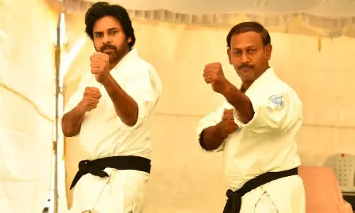 34 ఏళ్ల తర్వాత గురువుతో పవర్ స్టార్