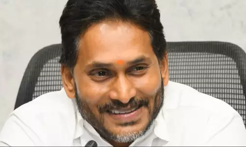 నుదుట సింధూరంతో మెరిసిన జగన్ !