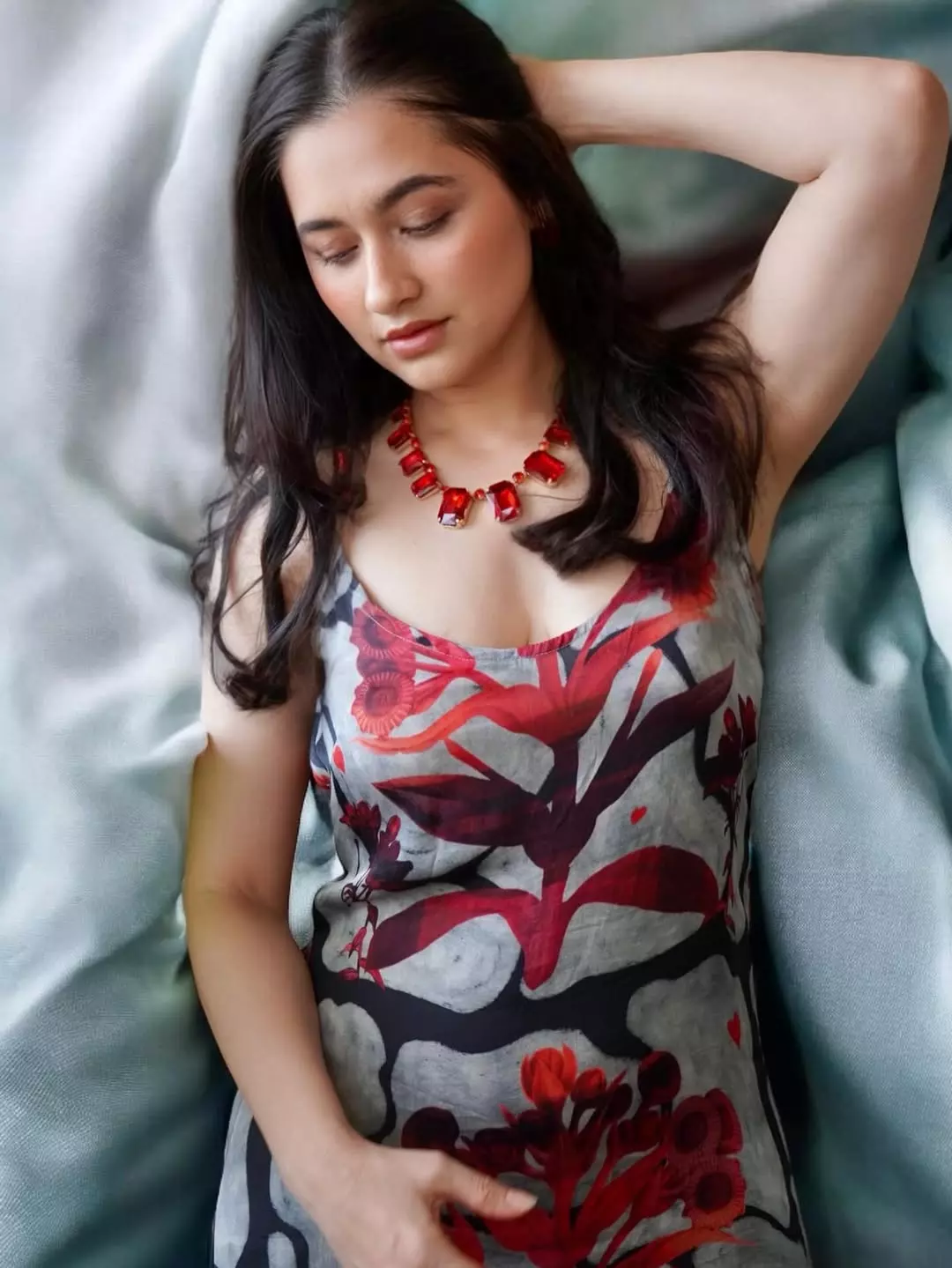 Sanjeeda Shaikh Looks Serene in Bloom Grace, Glamour & Poise!