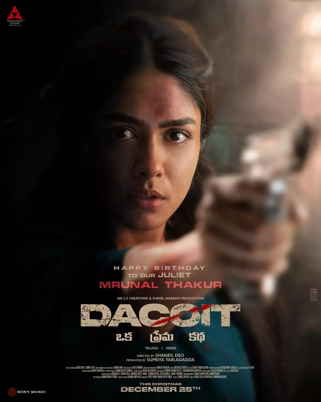Mrunal Thakur looks striking from Adivi Sesh's Dacoit | Mrunal Thakur looks striking from Adivi Sesh's Dacoit