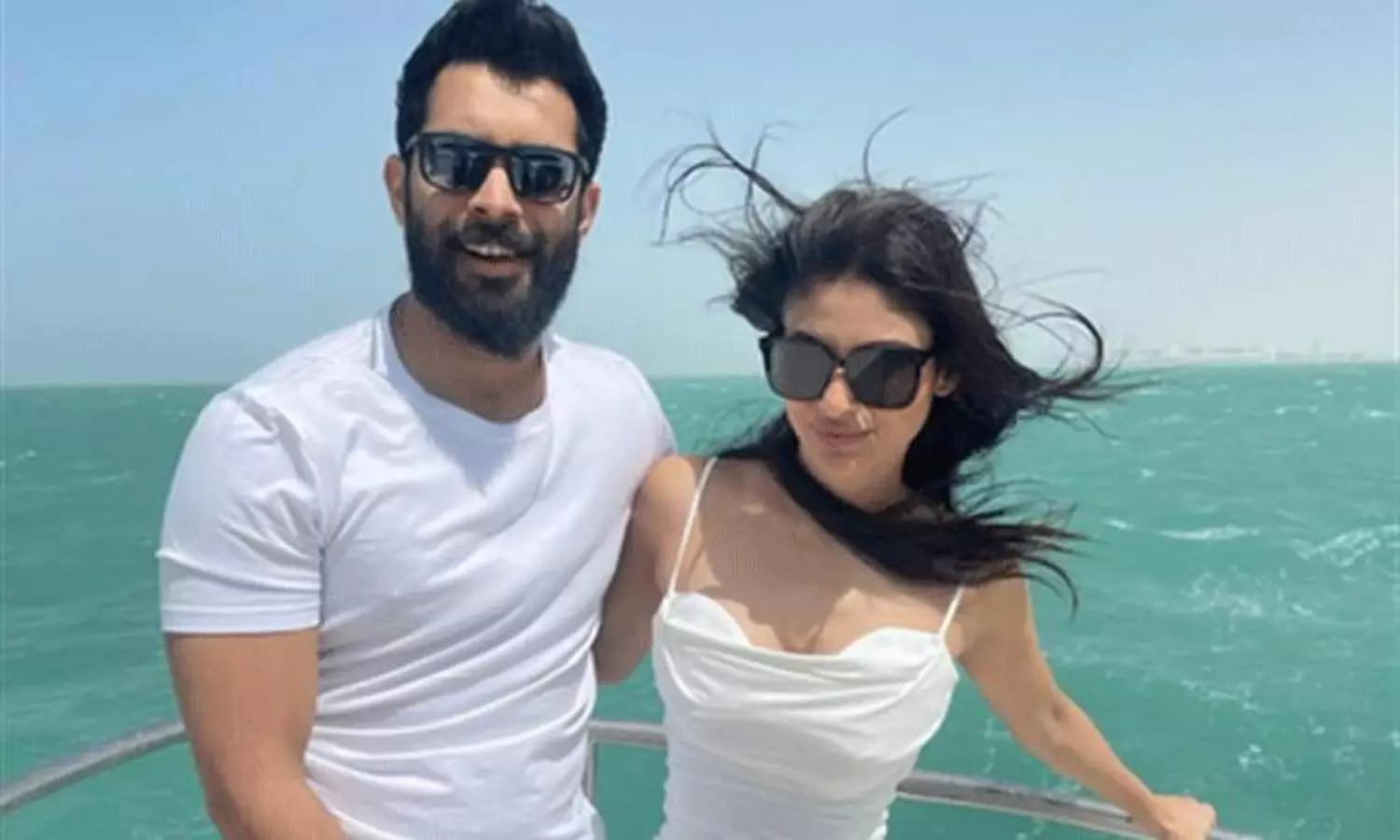 భర్త పుట్టినరోజున మౌని వ్యాఖ్య అస్సలు ఊహించలేదు! భర్త పుట్టినరోజున మౌని వ్యాఖ్య అస్సలు ఊహించలేదు!