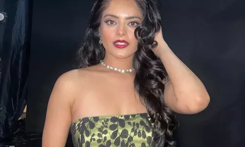 Riddhi Kumar Turns Heads With Sizzling Retro Glam