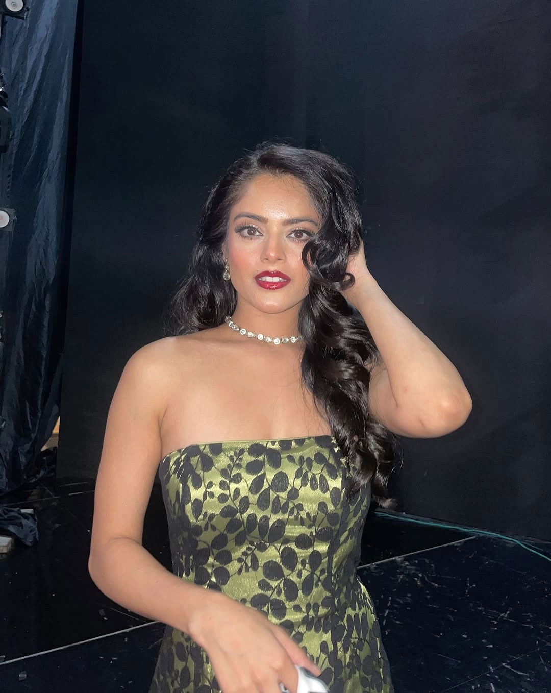 Riddhi Kumar Turns Heads With Sizzling Retro Glam