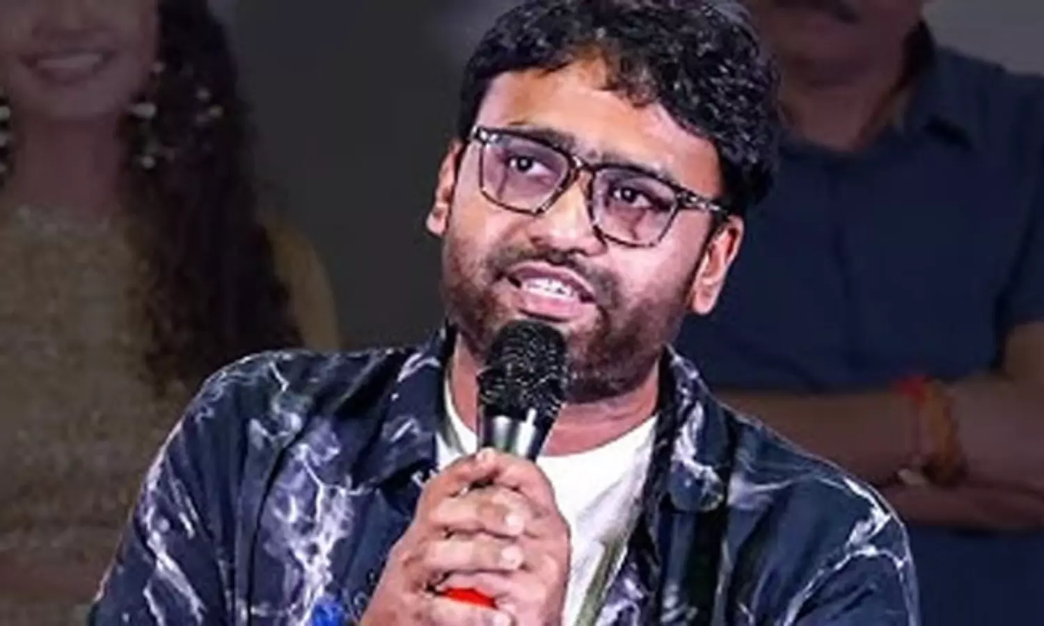 డైరెక్ట‌ర్‌ది కాన్ఫిడెన్సా? ఓవ‌ర్ కాన్ఫిడెన్సా?