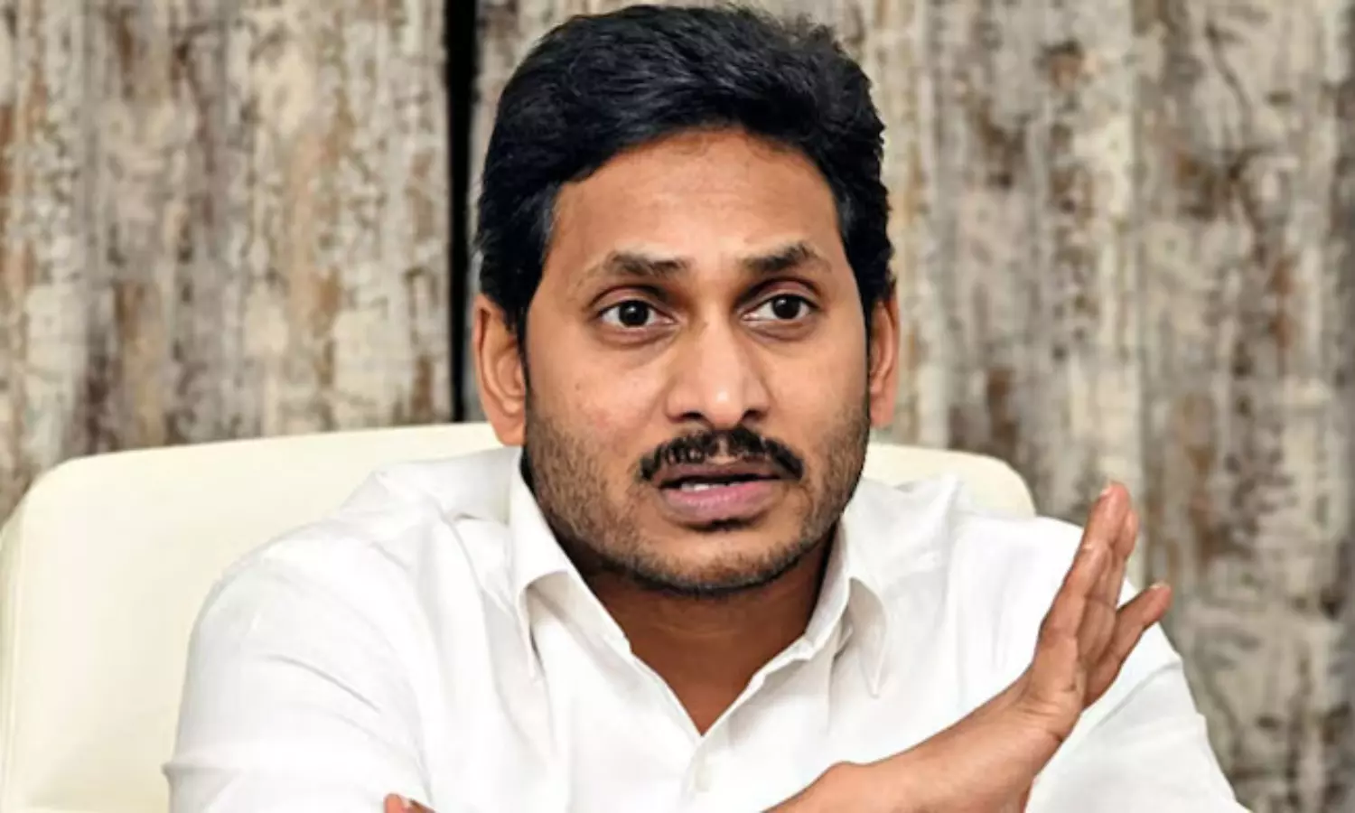 జగన్ బెంగళూరుకే పరిమితం.. పులివెందుల భారం మొత్తం అవినాశ్ రెడ్డిదే..