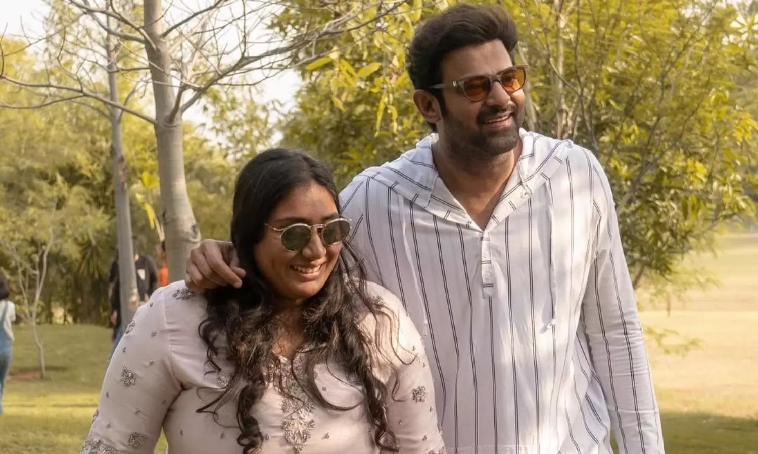 రక్షాబంధన్ వేళ ప్రభాస్ ఫ్యాన్స్ ని హార్ట్ చేసిన కృష్ణంరాజు కూతురు.. పోస్ట్ వైరల్! రక్షాబంధన్ వేళ ప్రభాస్ ఫ్యాన్స్ ని హార్ట్ చేసిన కృష్ణంరాజు కూతురు.. పోస్ట్ వైరల్!