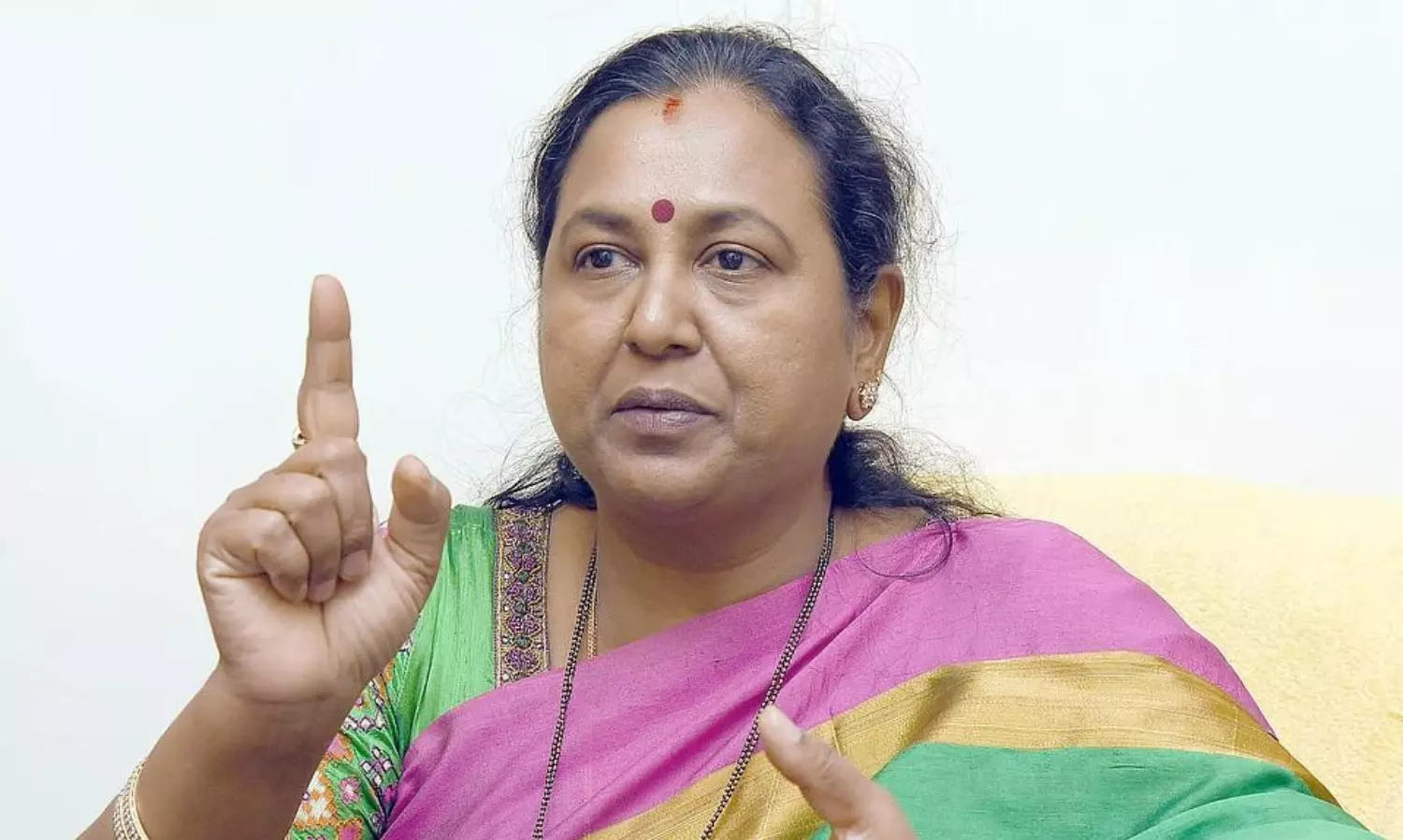 తమిళ రాజకీయాలు.. కెప్టెన్ భార్య అడుగులు ఎటువైపు?