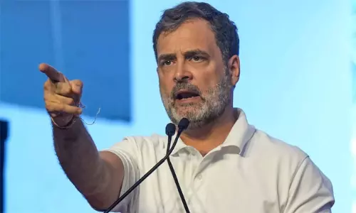 రాహుల్ వర్సెస్ ఈసీ : జగన్ సైలెంట్ ఇంట్రెస్టింగ్