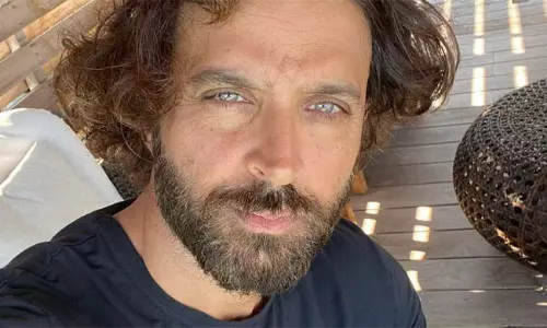 హృతిక్ రోష‌న్ కెరీర్ లో ఇదే తొలి అనుభ‌వం!