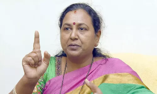 తమిళ రాజకీయాలు.. కెప్టెన్ భార్య అడుగులు ఎటువైపు?