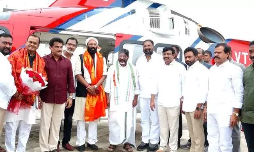 జనసేన ఆఫీస్ వద్ద సడెన్ గా  తెలంగాణా మంత్రులు ల్యాండ్ !