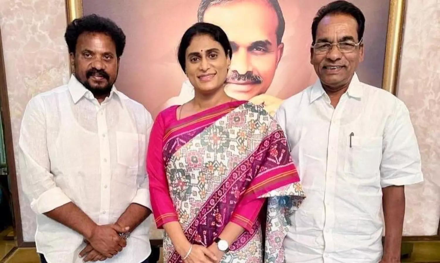 ఇద్దరి వర్కింగ్ ప్రెసిడెంట్లు... షర్మిల కీలక నిర్ణయం ఇద్దరి వర్కింగ్ ప్రెసిడెంట్లు... షర్మిల కీలక నిర్ణయం