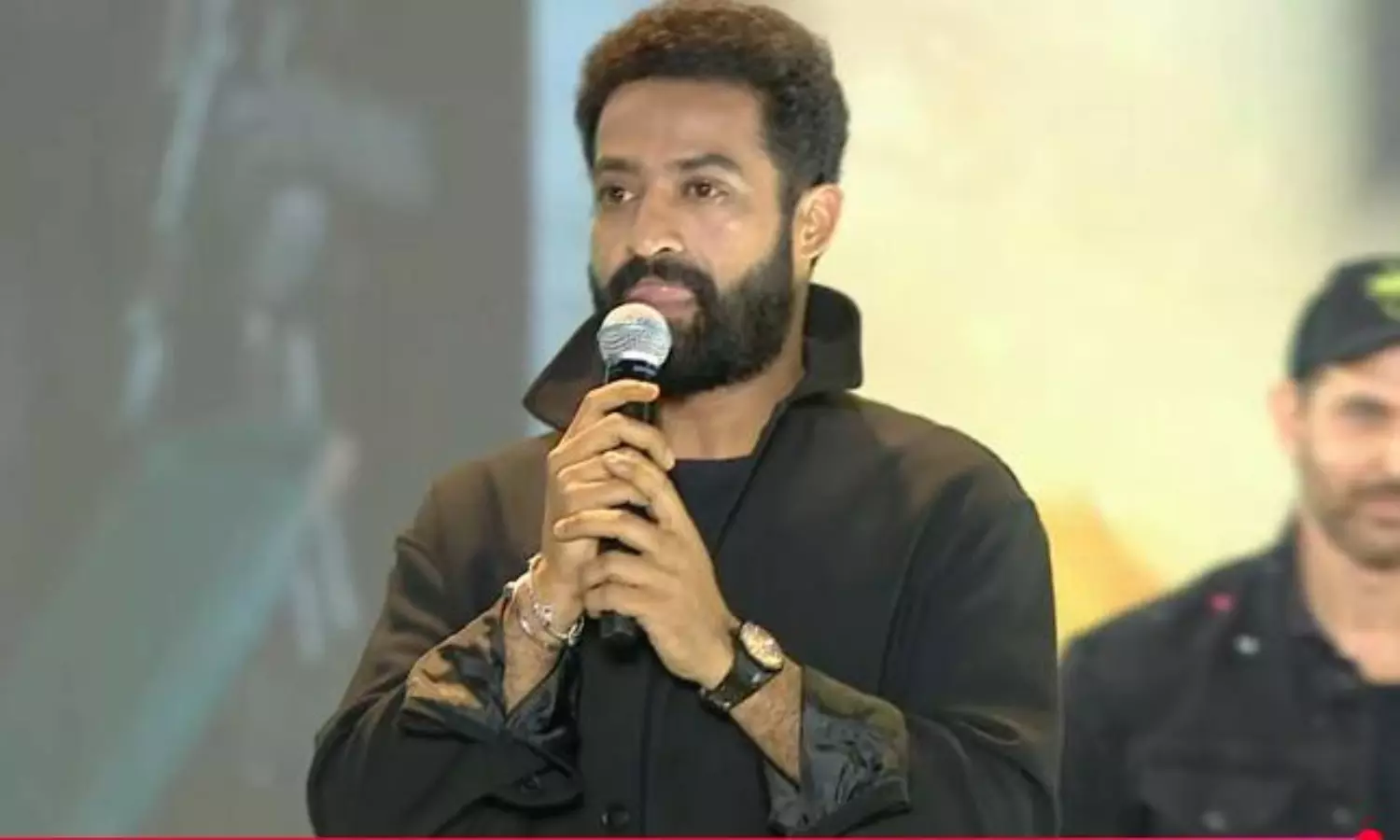 వార్ 2 ప్రీ రిలీజ్ ఈవెంట్..ఎన్టీఆర్ ధరించిన వాచ్ ఖరీదు ఎంతంటే?