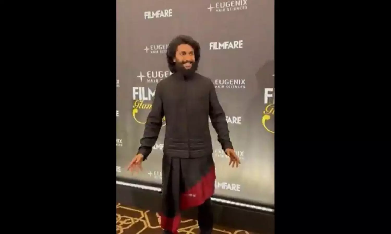 నాని ర్యాంప్ వాక్ డ్రెస్.. అసలు సెట్ అయినట్లు లేదే! నాని ర్యాంప్ వాక్ డ్రెస్.. అసలు సెట్ అయినట్లు లేదే!