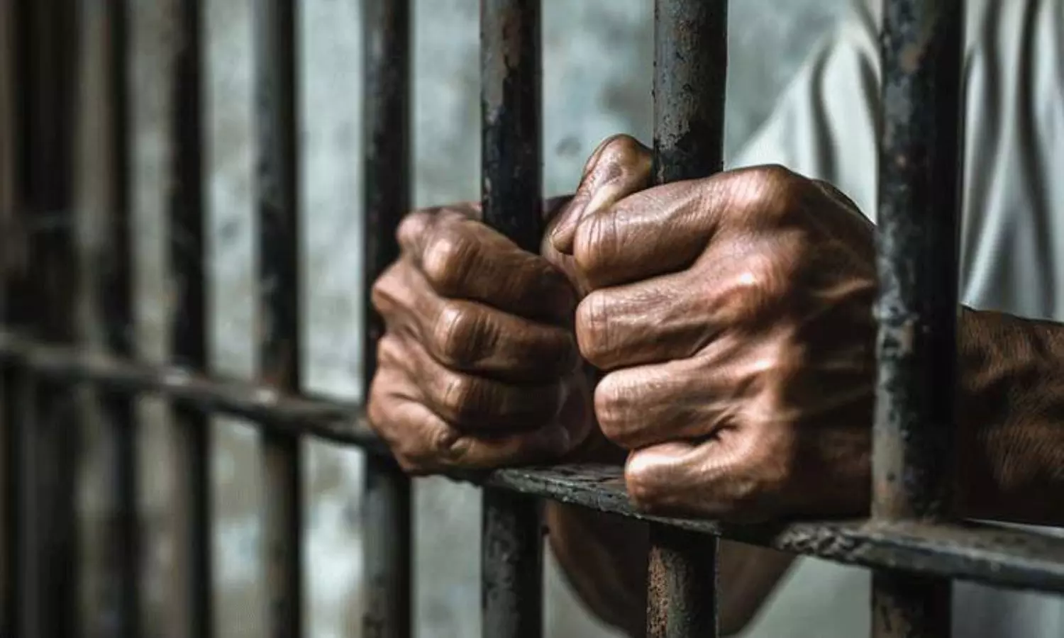 అరెస్టులు జైలూ కాదు...జనం కోర్టు బోనులోనే !