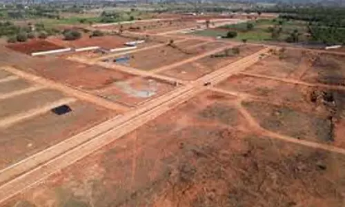 శివారు భూముల వేలంలో కళ్లు చెదిరే ధరలు..